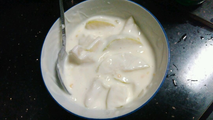 酸奶拌梨的做法