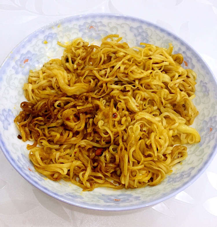 老干妈炒面的做法图解1
