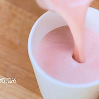 姜黄拿铁+草莓牛奶的做法图解2