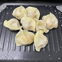 1个顶N个的超全能料理锅｜煎饺的做法图解5