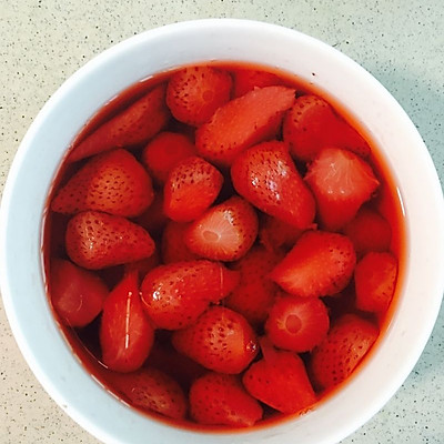 冰镇草莓罐头