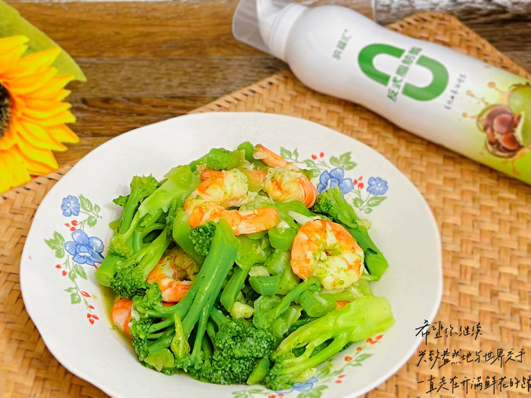 西兰花炒虾仁的做法