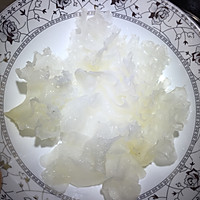 雪燕银耳糖水的做法图解1