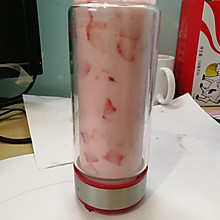 【营养饮品】草莓奶昔