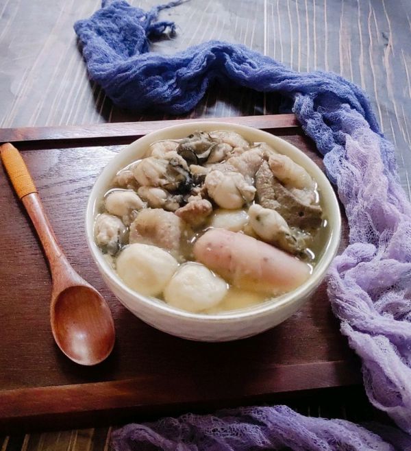 鲜蚝丸子猪肝廋肉汤