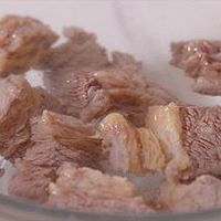 萝卜炖牛腩的做法图解2