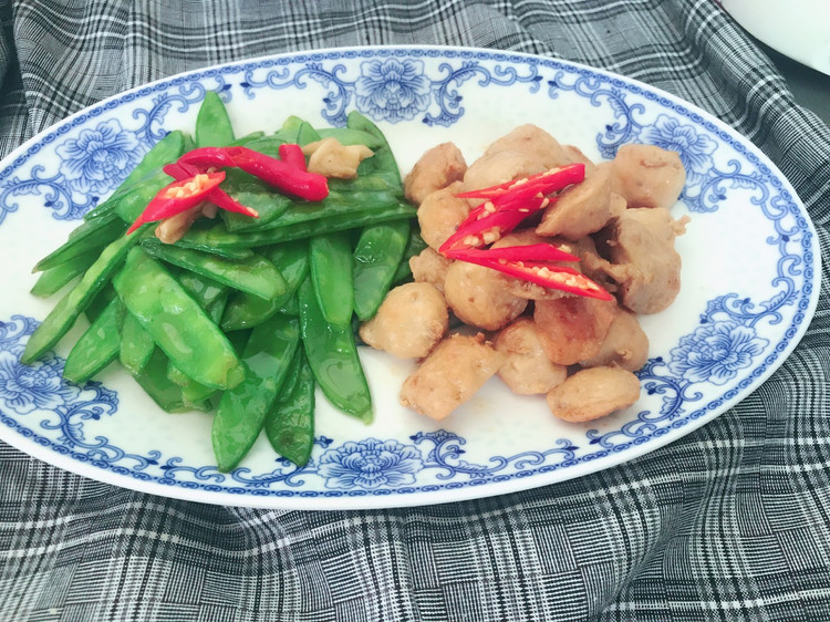 荷兰豆炒丸子的做法