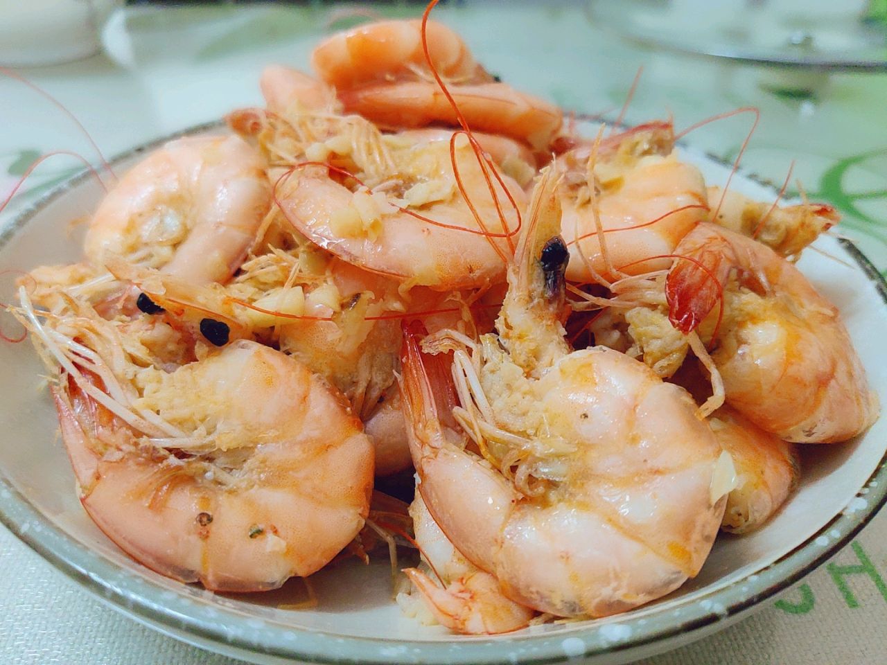 Shrimp with garlic and milk