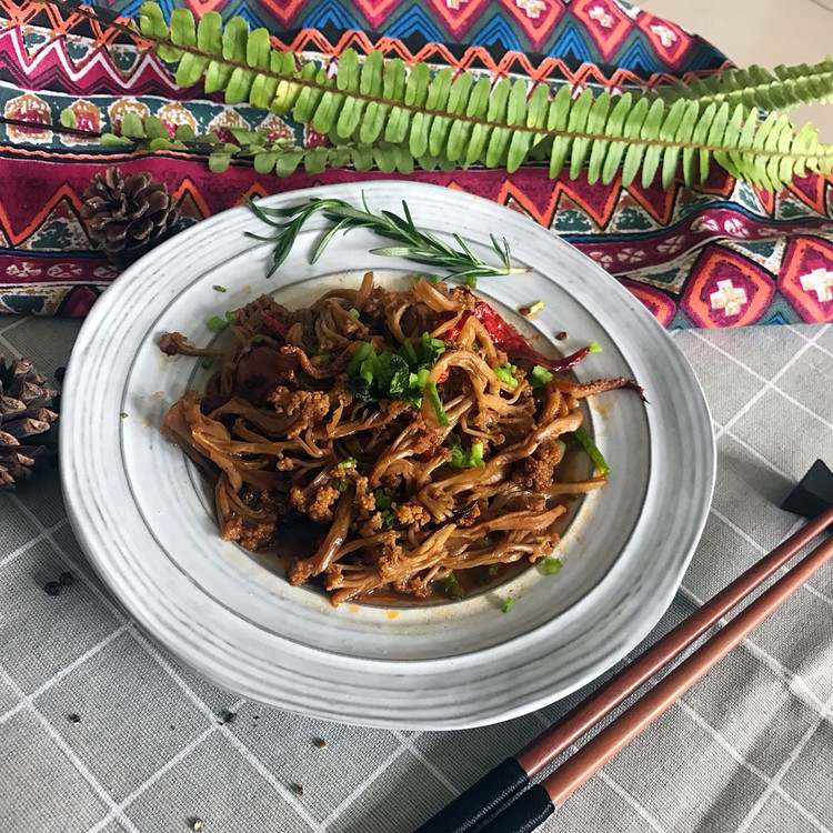 鱿鱼炒花菜干的做法