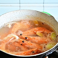 #秋日抢鲜“蟹”逅#捞汁大虾的做法图解2