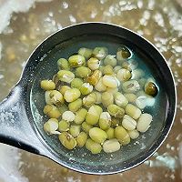 #夏日多巴胺饮品#牛奶绿豆饮的做法图解2