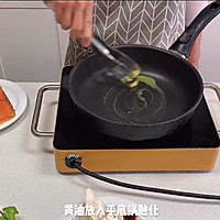 烟熏三文鱼松茸卷—10分钟快手美食系列的做法图解4