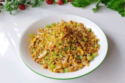 香辣芹肠蛋炒饭