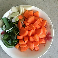 非豆角焖面 胡萝卜五花肉土豆洋葱风味焖面的做法图解3