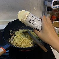 秋刀鱼炒意面的做法图解11
