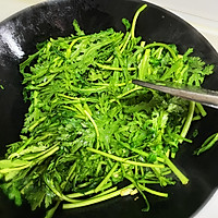 蒜蓉蚝油茼蒿-营养的绿色菜的做法图解4