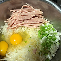 #换着花样吃早餐#土豆丝饼的做法图解2