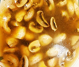 鲜味爆表的口蘑汤的做法