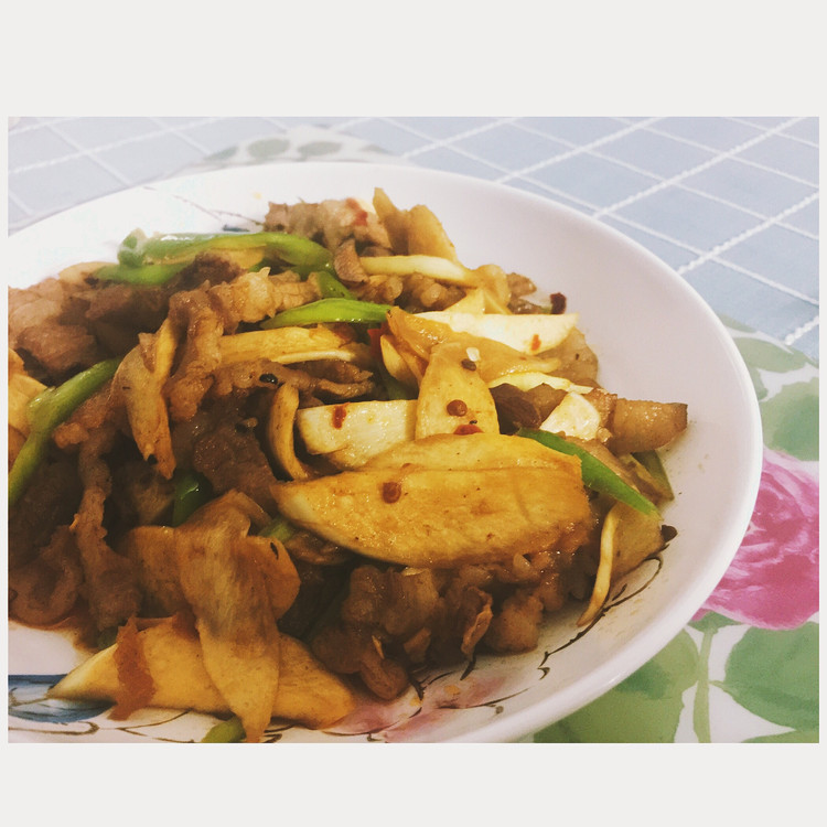 茭白炒肉的做法