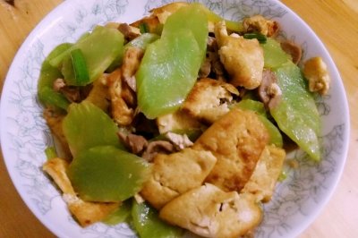 煎豆腐炒莴笋