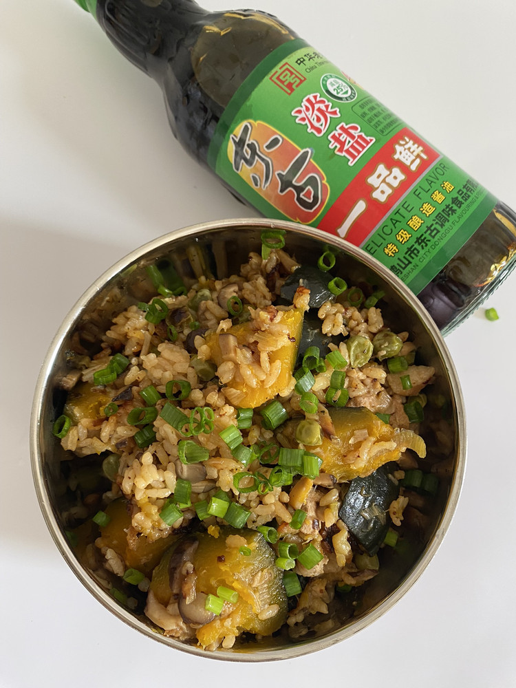 南瓜肉末焖饭的做法