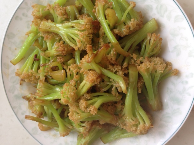 孜然味干煸菜花的做法图解9