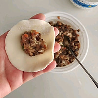捞汁香菇猪肉馅水饺的做法图解2