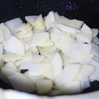 土豆炒西葫芦的做法图解3