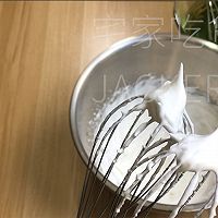 抹茶爆浆奶油松饼，清香与醇厚完美融合，一入口瞬间在口中弥漫开的做法图解4
