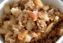 肉丁土豆焖饭的做法
