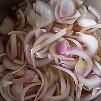 #厨房鲜香秘诀，太太乐松茸鲜，一餐一筷见鲜香#洋葱炒肉片的做法图解6