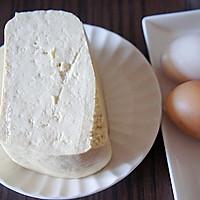 #橄榄中国味 感恩添美味# 豆腐炒鸡蛋的做法图解1