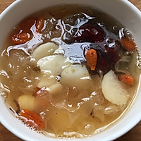 银耳莲子红枣枸杞汤的做法图解10