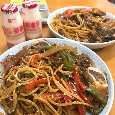 灵魂吃法-黑椒牛仔骨意面