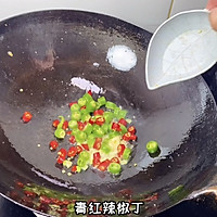 五彩风味鸡丁教程的做法图解6