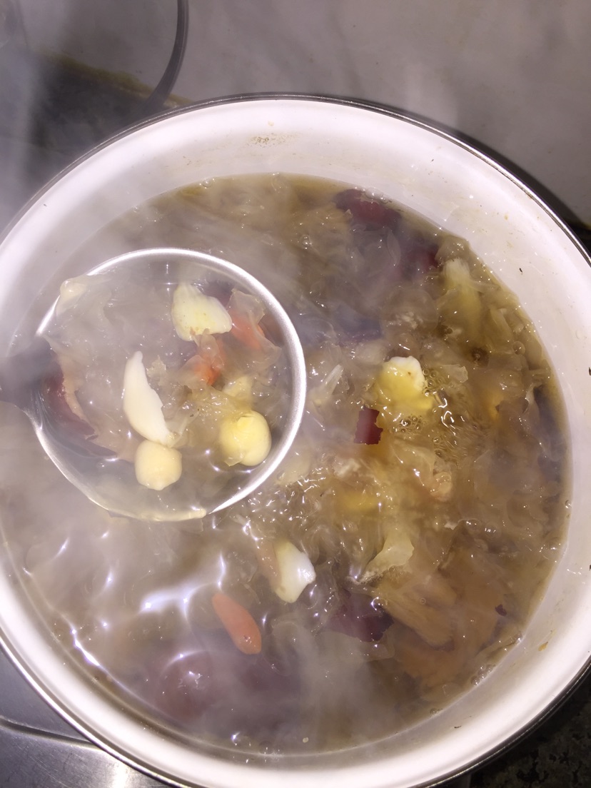 银耳红枣莲子羹的做法图解7