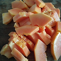 发奶圣品-木瓜鲫鱼汤的做法图解2