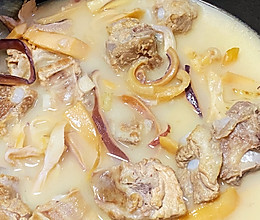 砂锅墨鱼排骨汤的做法