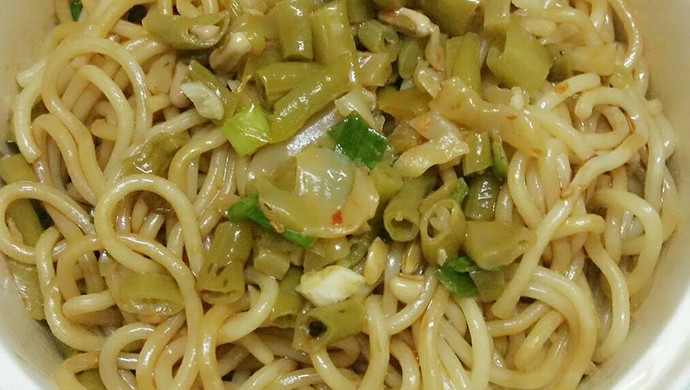 榨菜酸豆角拌面