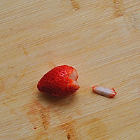 金鱼（草莓创意摆盘）的做法图解1