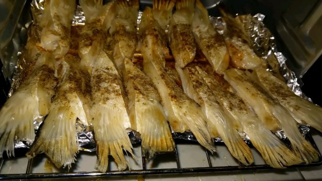 烤三文鱼鱼鳍的做法
