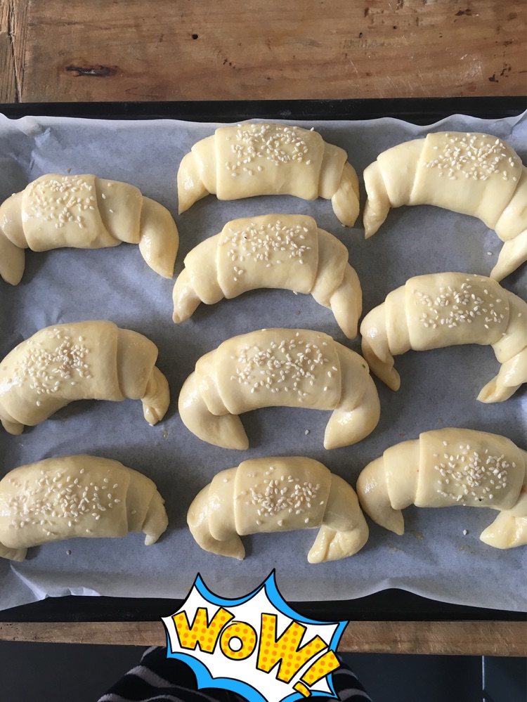 葱花肉松牛角包的做法图解11
