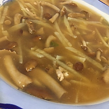 【家常菜】土豆丝滑子蘑汤