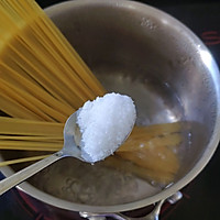 奶油蘑菇培根意粉的做法图解4