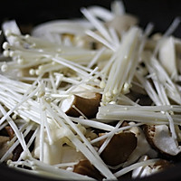 小鸡炖蘑菇的做法图解8