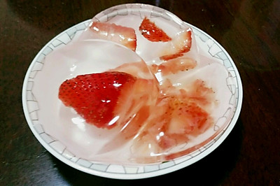 草莓果肉果冻