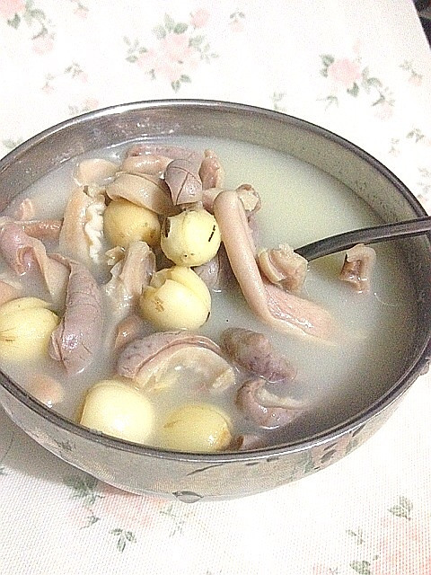 补脾胃益气虚的莲子猪肚汤——附：猪肚清洗详细。的做法