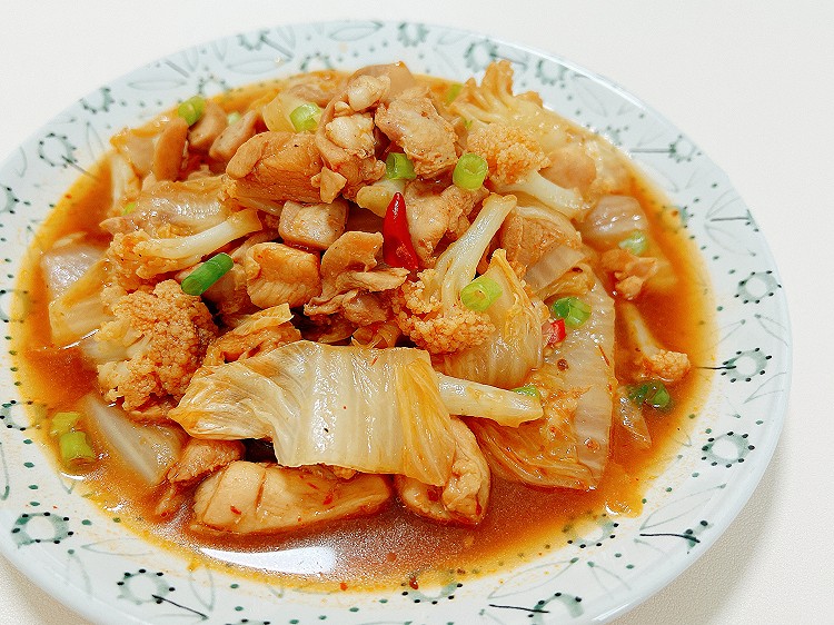 辣鸡肉焖菜，鲜辣诱人的下饭菜的做法