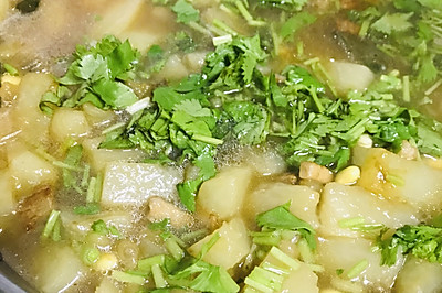 软烂鲜香-土豆豆芽汤