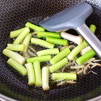 #合理膳食 营养健康进家庭#蒜苗爆肝尖的做法图解7